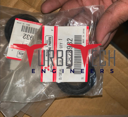 Dust Seal King Pin MC828932 For Mercedes/ Bharat Benz/ Fuso